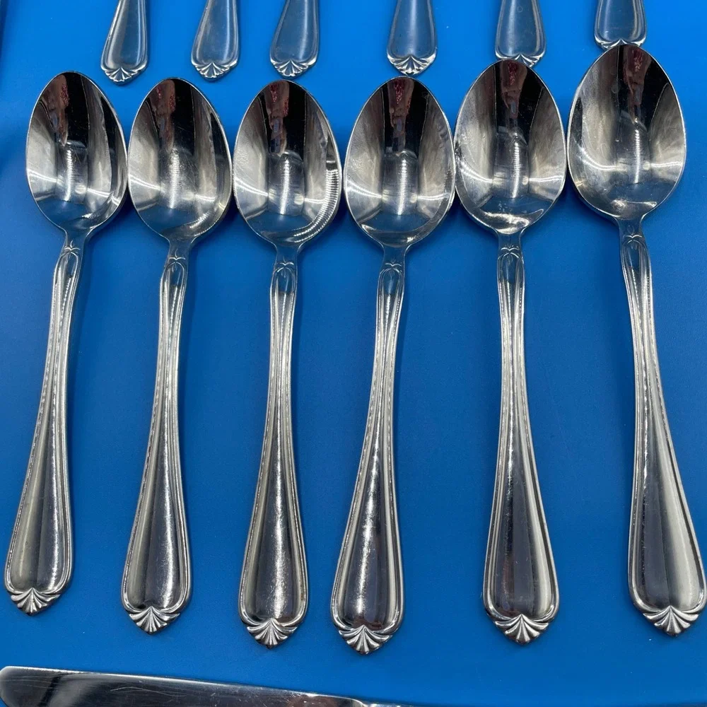 Reed & Barton Select Solange Flatware 30pc Service for 6 Stainless Flare Tip